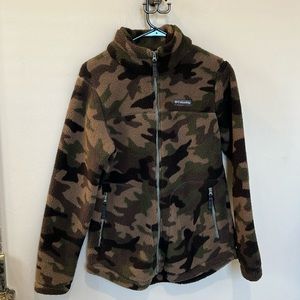 Stylish NWOT Columbia Camouflage fleece jacket.